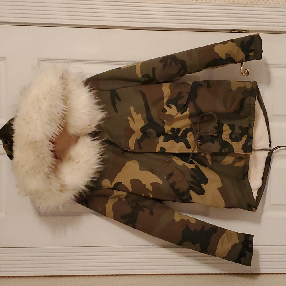 NWT Y2K. Camo Furry Hooded Parka